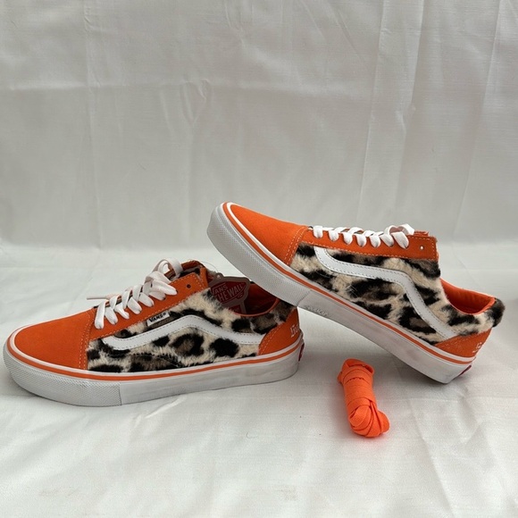 BNWT Supreme Vans ✨Host Pick✨ - Picture 8 of 9